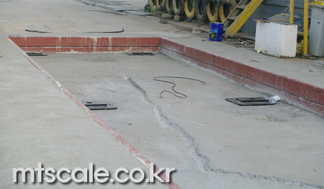 트럭스케일 정밀도와 측정불확도 · Base plate 설치